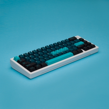 featured image thumbnail for post Think 65v2 + GMK Solarized Dark